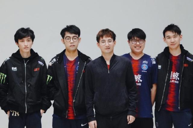 他们已迫不 他们已迫不