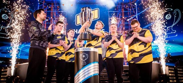 足坛并非首 足坛并非首